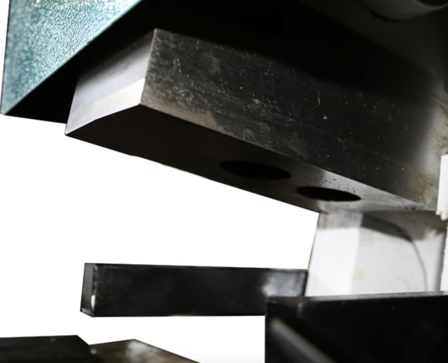 notching station-ironworker Pekerja besi-besi yang berlekuk