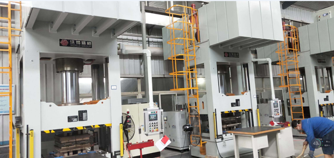 Tekan hidrolik untuk menggambar